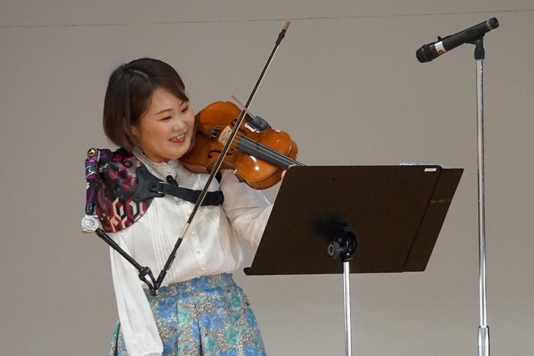 義手のバイオリニスト・伊藤真波さん