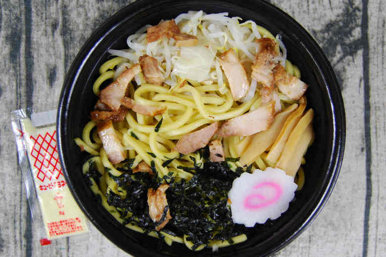 ファミマの人気ラーメン「2度おいしい油そば」の実物画像