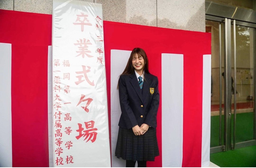 3月に第一薬科大学付属高校通信制を卒業。制服はまだまだお似合いのスザンヌさん