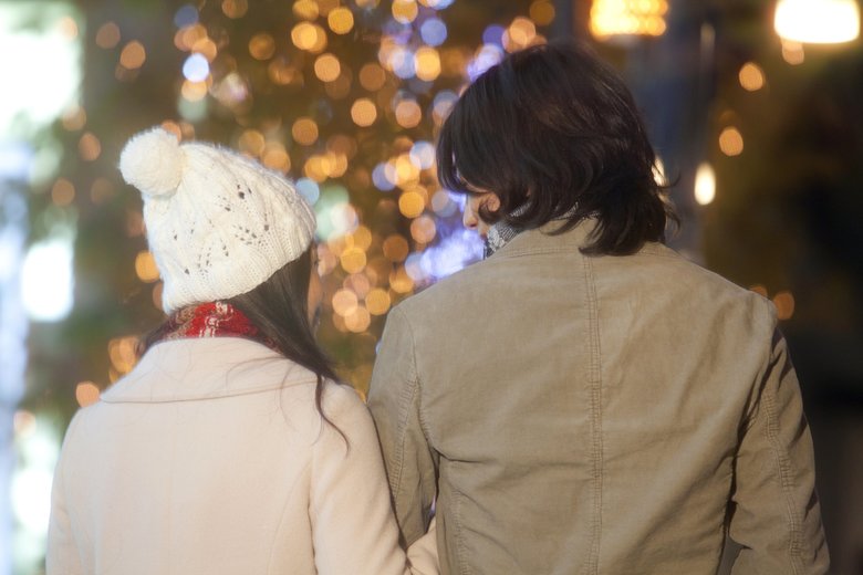 The couple walk around staring at each other from behind