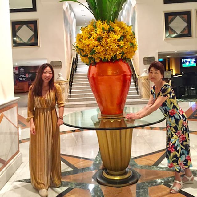 仲が良いという母親と（写真右）