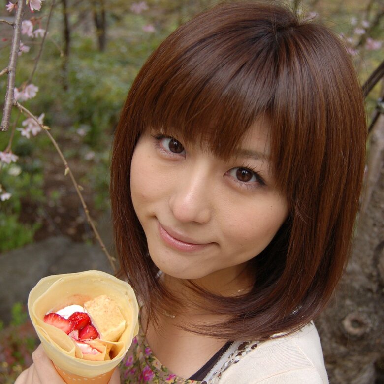 テレビ朝日に入社後、新人時代の宇賀さん。今と雰囲気が違う明るめのヘアと表情に初々しさがあって可愛い！