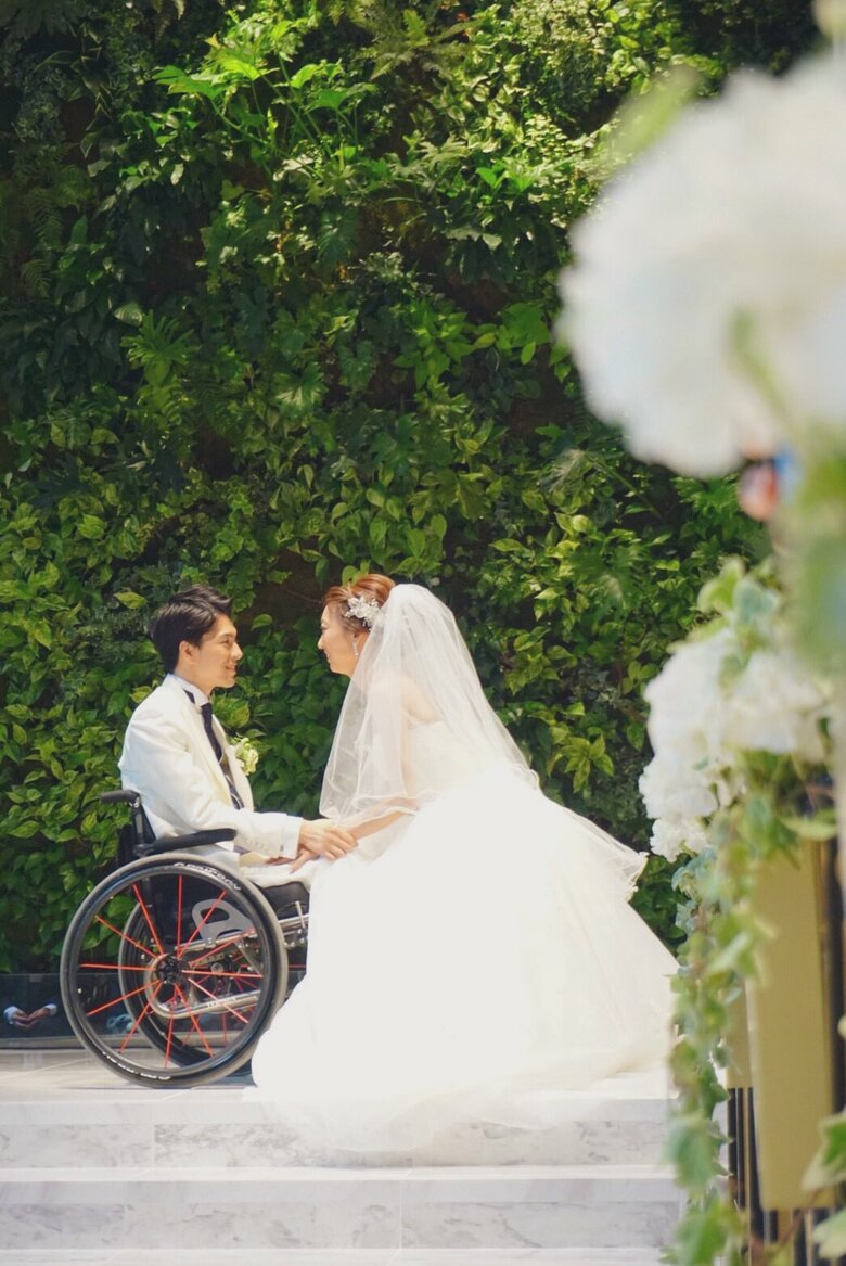 30歳のころ、幸せいっぱいの結婚式の様子