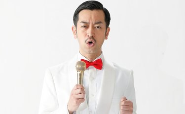 ムーディ勝山「亡き父の分もグラスを」。35年音信不通だった父の孤独死、受け流せなかった「最期の親孝行」