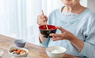 兄嫁の悪口ばかり… 母親の鬼姑化「手に負えない豹変ぶりについ…」