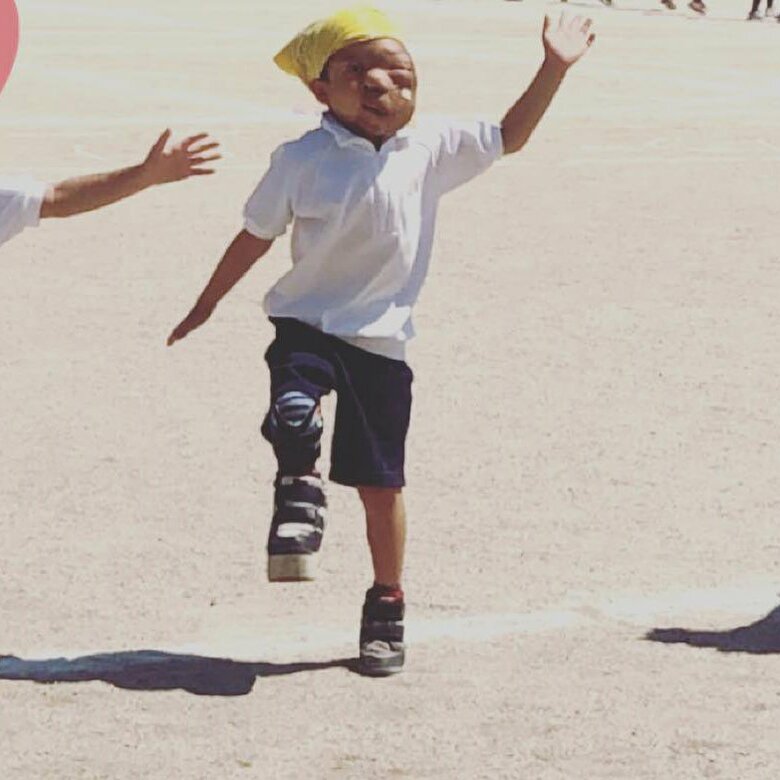 小学3年生の運動会にて、みんなでダンスを披露した