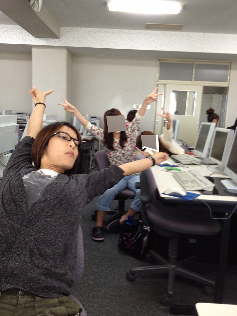 大学の友人と真剣に学びふざけ合ったりもする仲に