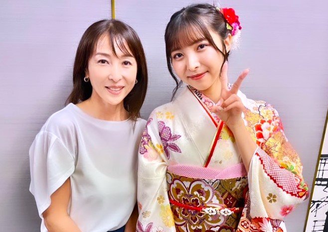 成人式を迎えた長女・横尾紗千さんとかとうれいこさん