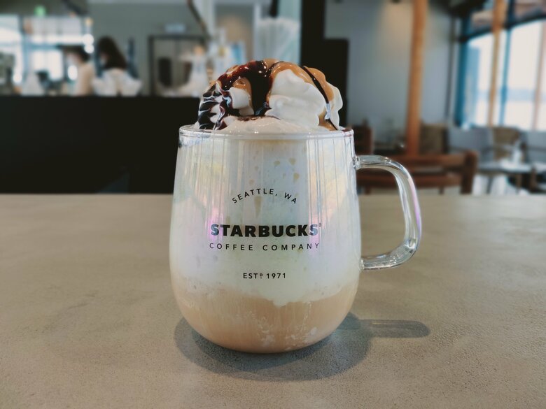 フラペチーノ山口さんが4、5年使っている一番お気に入りのマグカップ。「ホットもアイスも飲めるので年中使えてフラペチーノのトールサイズがぴったり」