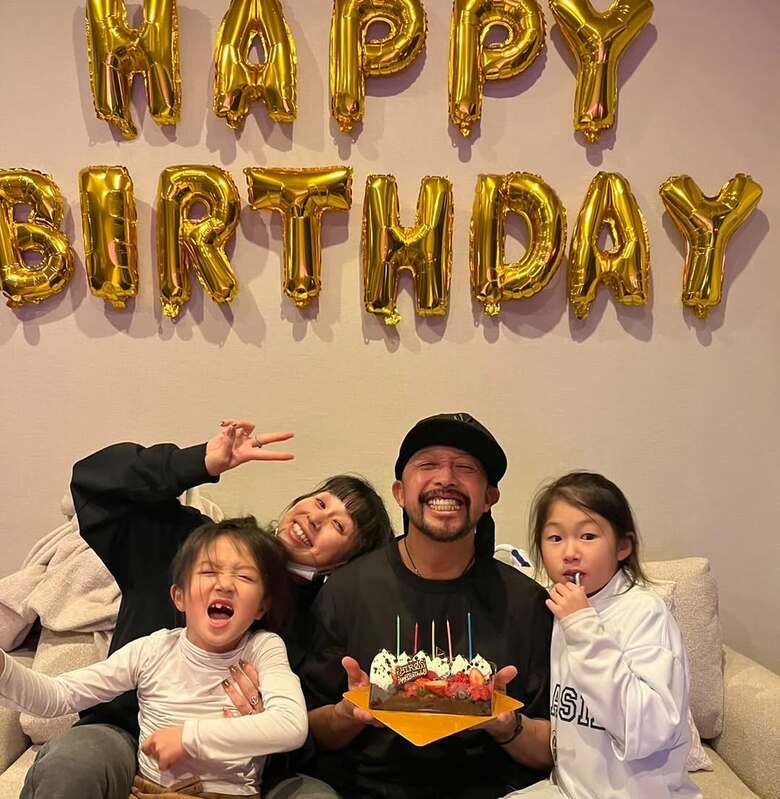 夫・HIRØさん57歳のバースデーパーティにて