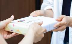 引越しの挨拶で持参する手土産ベストな予算は？迷惑だった物は？