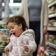 スーパーの走り回りがピタリ!!しつけ効かない3歳児がおとなしくなる方法