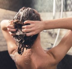 薄毛女性になりたくなければ最低1分髪を濡らしなさい