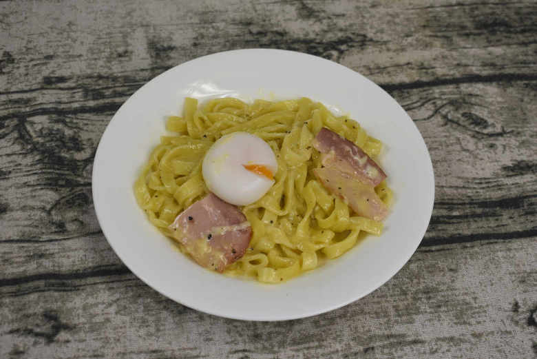 ローソンの人気パスタこれが カルボナーラのパッケージ画像