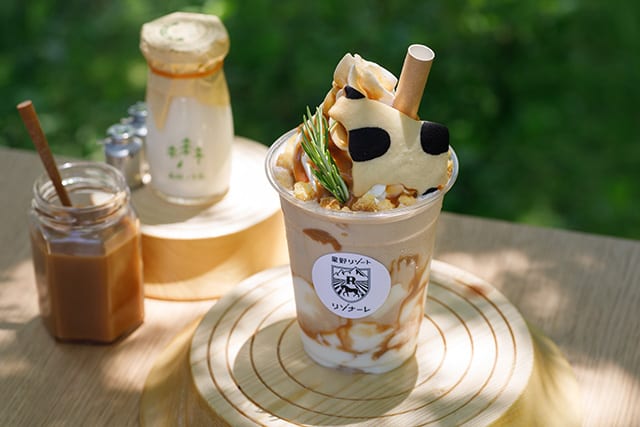 那須、熱海、八ヶ岳のリゾナーレで提供されている「牧場を救うミルクジャムフラッペ」
