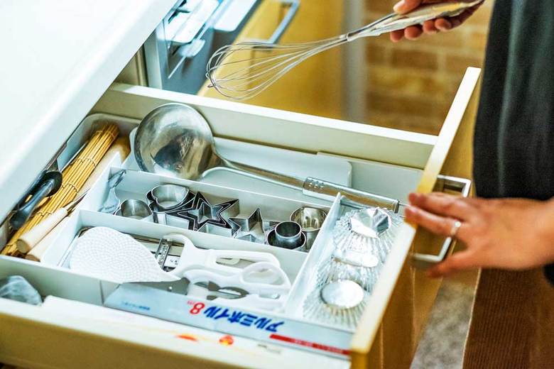 ▲Pブラン　縦横伸縮整理トレー  925円（税抜）