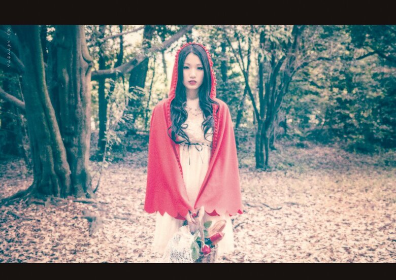 2012年7月16日発行の『岐阜美少女図鑑』7号に掲載された写真 (C)岐阜美少女図鑑