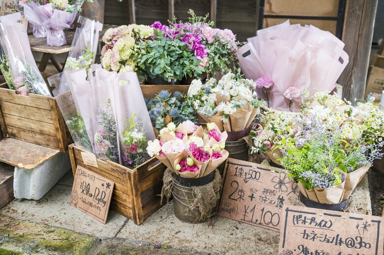 枝元さんが企画する「夜パンB&Bカフェ」の花の販売コーナー