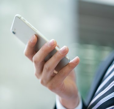 お礼メールって時代遅れじゃないの!?奢ってくれた上司への正しい対応