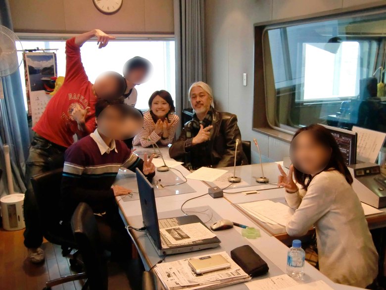 出会った当初は専門学校の副校長と生徒という関係だった