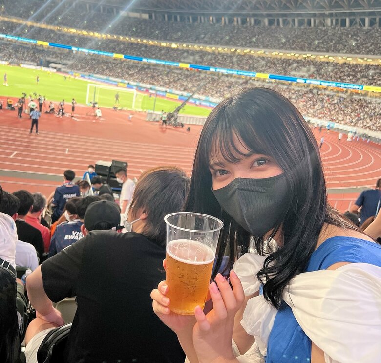 ヨーロッパではほぼ1人で観戦するそうだが、日本では友人たちと観戦