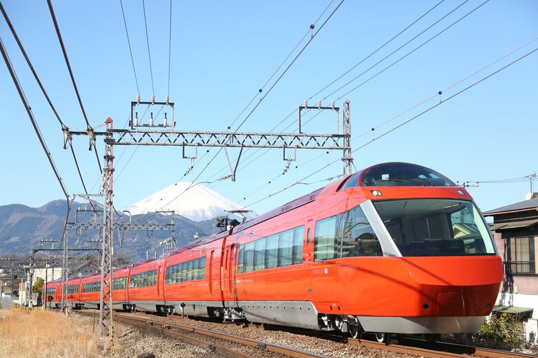 車内からの眺望がダイナミックな特急ロマンスカー・GSE(70000形)