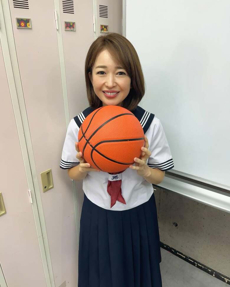 テレビの収録でセーラー服姿の松丸さん
