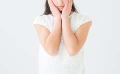 子どもが生理痛に苦しんでいたら…鎮痛剤の選び方【医師に聞く】