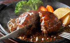 タネに冷凍庫の意外なものを!?「名店のハンバーグ」を家庭で再現！