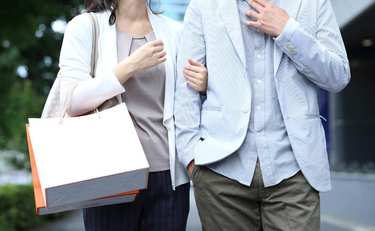 私のバッグに「財布入れてよ」!? 手ぶらの夫が思わず黙る制裁は…