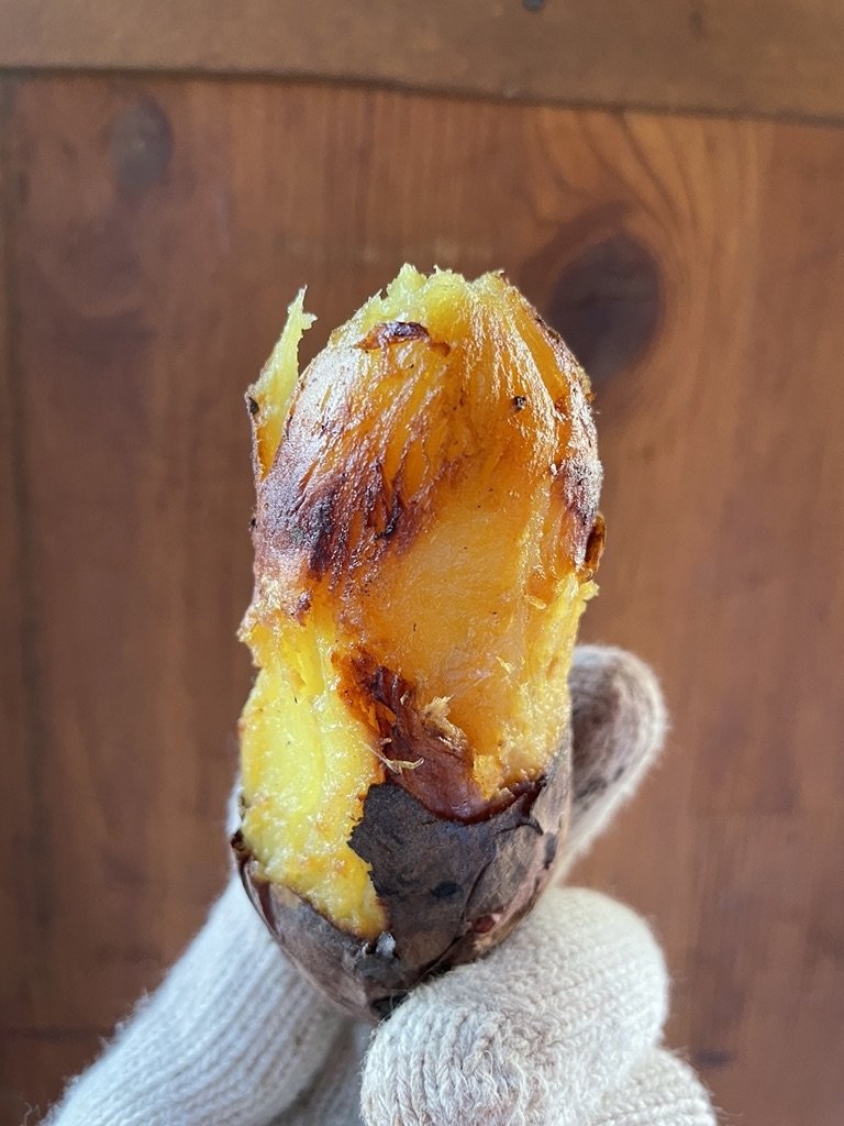 「おいしそう！」焼きいもの表面に密がジュワッとあふれる