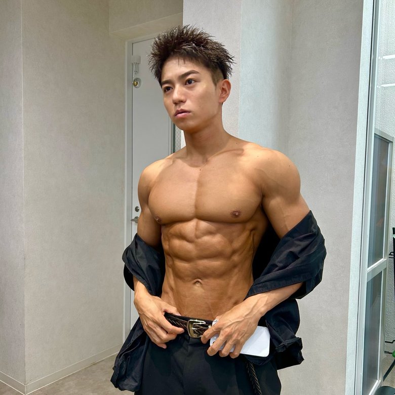 トレーニングが日課の河野さんの引き締まった体
