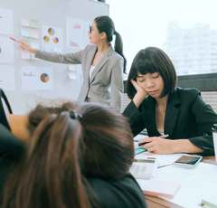 居眠り社員を冷風で起こす！これってブラック会社へ一直線…!?