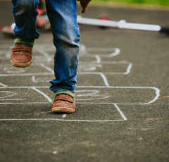 近所迷惑！社会問題化する「道路族」子どもを批判の的にするな