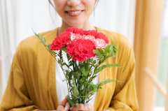 「母の日やめたい…」義母や実母へのプレゼントをやめた体験談