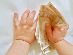 子どもが生まれたら要チェック！　抑えておきたい子育て助成金
