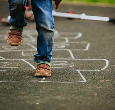 近所迷惑！社会問題化する「道路族」子どもを批判の的にするな