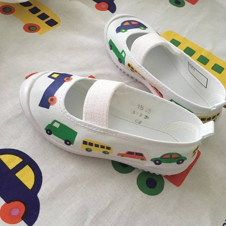 車のデザインのデコ上履き