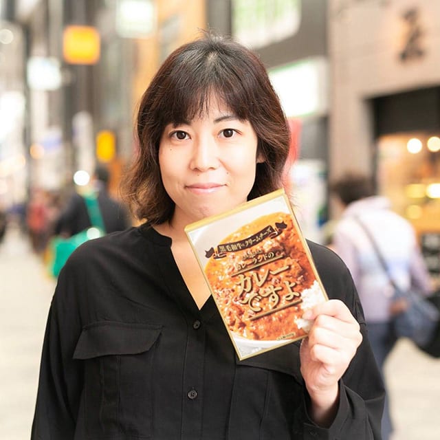 ご当地レトルトカレーマニア。ご当地レトルトカレー協会代表、専門店『カレーランド』運営。ご当地レトルトカレーに関する商品開発、コンサル、イベント企画など幅広い活動を行っている。これまで食べてきたご当地レトルトカレーは2500種類以上。