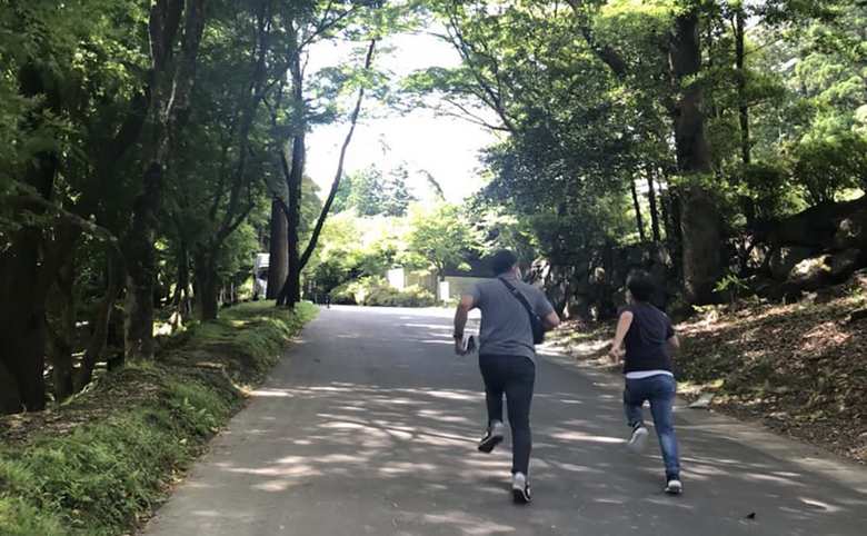 そらさんの再婚によって現在はステップファミリーの3人家族に。かなでくんのよき理解者となったお父さんと一緒に