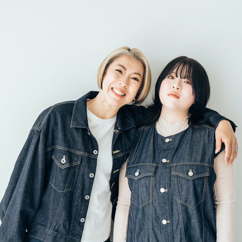 取材時も同行した娘とともに