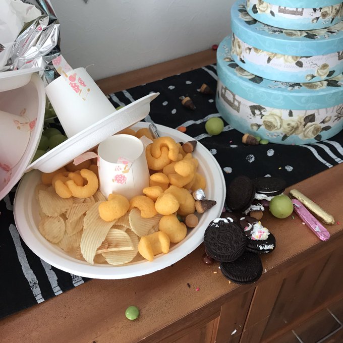 4箇所テープで止めただけだと、運んでいる途中でこんなことに！