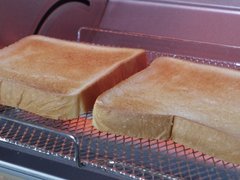 忙しい朝にぴったり！のせて焼くだけトーストレシピ