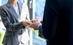 存在感がなさすぎて辛い…印象を変えれば仕事で評価されるのか!?