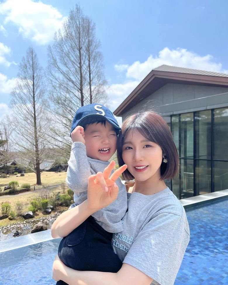 親子で那須旅行へ!すっかり母の顔の蒼川さん(Instagramより)