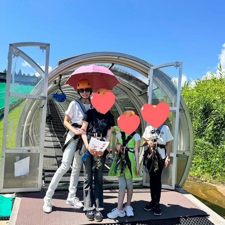 「現在はスニーカーコーデもお手のもの」娘さんの夏休みをアクティブに過ごす神田うのさん