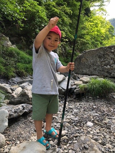 ▲うちの息子・晴太朗は…バレエにはハマらなそう。最近は釣りに夢中！