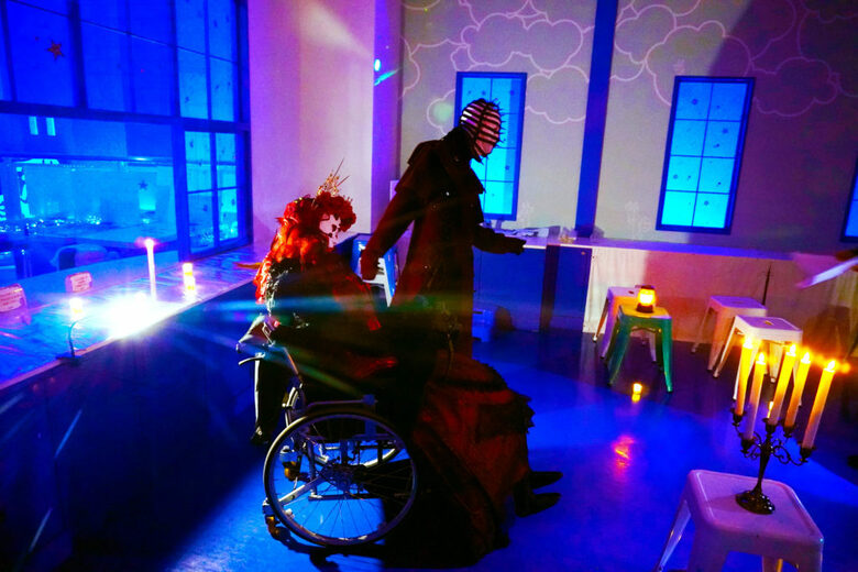 2023年、子どもの遊ぶ施設の閉館後を利用した「ハグハグ・ストレンジャーズ」は多様性がテーマのお化け屋敷