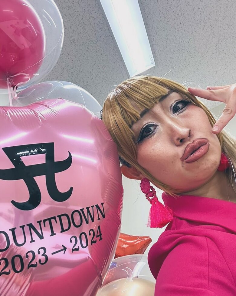 「AYUで〜す！！」浜崎あゆみさんのカウントダウンライブで披露したものまね