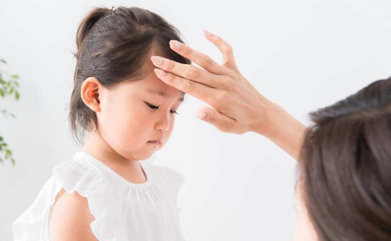 アレルギーを心配する親子のイメージ